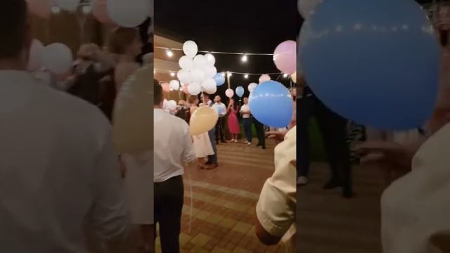 МАША +МИША ЗАПУСК СВЕТЯЩИХСЯ ШАРОВ смотреть онлайн