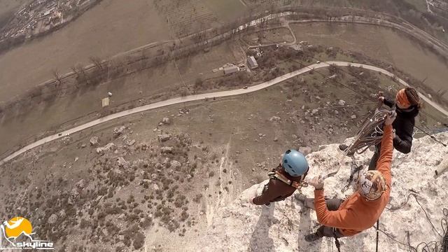 Зарема 5 ГРОТ Качи-Кальон Прыжки с верёвкой в Крыму с командой Skyline смотреть онлайн