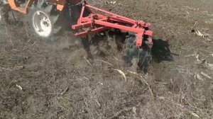 Kubota B1400 с дисковой бороной 2