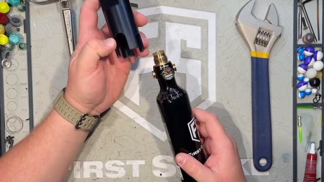 How to remove your regulator from your paintball tank using a reg removal tool смотреть онлайн