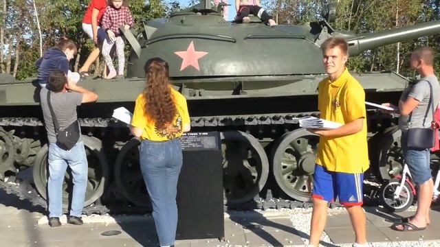 Десантники подарили кинешемским детям школьные наборы
