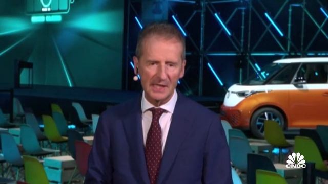 Volkswagen CEO confident about ramping up EV production смотреть онлайн