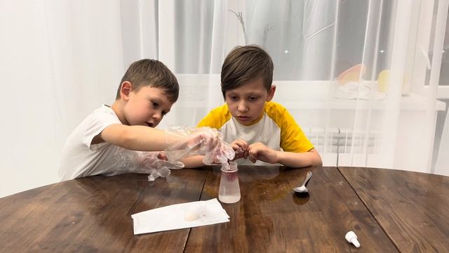 Выращиваем кристалл в домашних условиях. Кристалический ЁЖ #двабрата смотреть онлайн