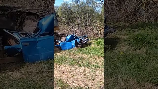 Экскаватор проехал по машине. смотреть онлайн