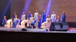 Скажите детям. Танцы Виктория