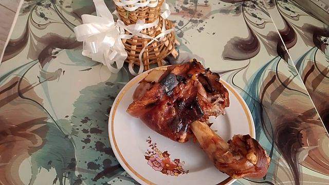 Свиная рулька в соево-медовом соусе. смотреть онлайн