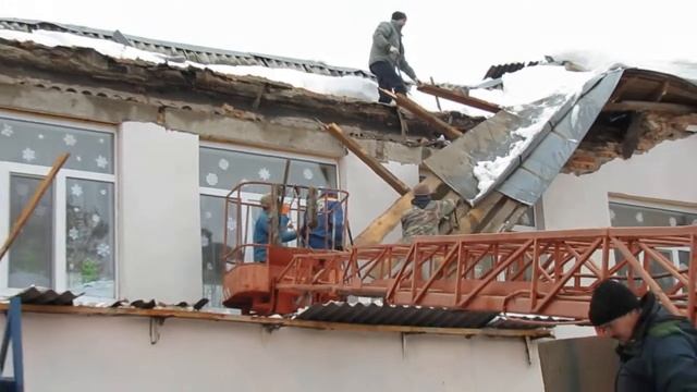 В Виннице завалилась крыша садика смотреть онлайн