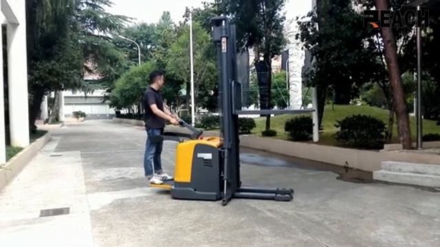 High Racks Electric Pallet Stacker AC Motor 2T Load 6500mm Height смотреть онлайн