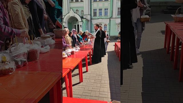 Белгород. Великая Суббота перед Пасхой. Освящение куличей в Спасо-Преображенском соборе. смотреть онлайн