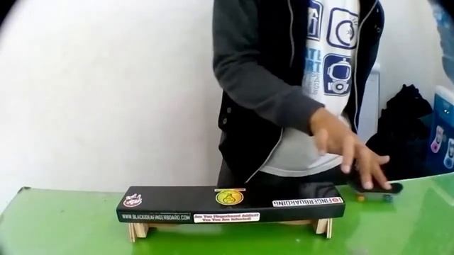 Fingerboard play with bench, flat, late смотреть онлайн