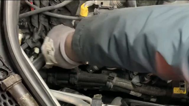 HOW TO REPLACE SPARK PLUGS & IGNITION COILS FOR BMW X5M, X6M TWIN TURBO N63 ENGINE 2013 - 2020 F15 смотреть онлайн