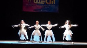 Шоу-группа «Маленький принц». Песня иностранных артистов из мультфильма «Бременские музыканты».