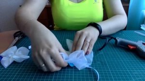 Украшаем свадебный автомобиль:  бутоньерки на зеркала