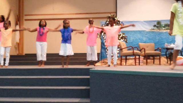 Little Girls Praise Dance - When Jesus Says Yes