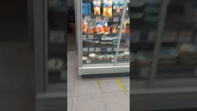 Магазин Билла пусто