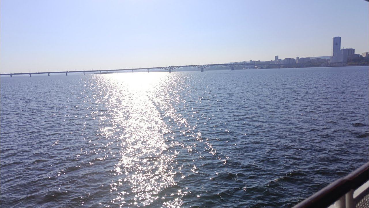 На теплоходе музыка играет... смотреть онлайн