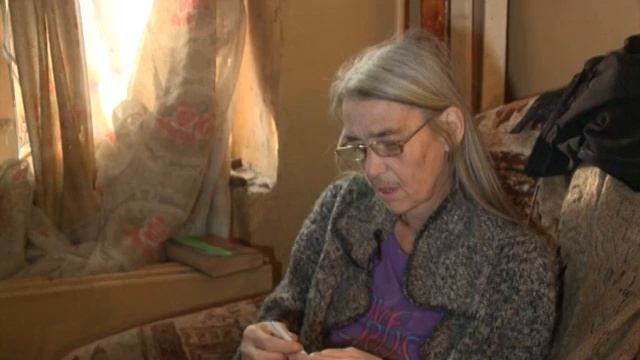 «За чертой»: Третий год живёт в туалете общежития смотреть онлайн