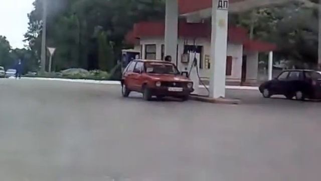 Прикол на заправке смотреть онлайн