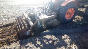 Дисковая борона на минитрактор в работе. Disc harrow on a minitractor at work.