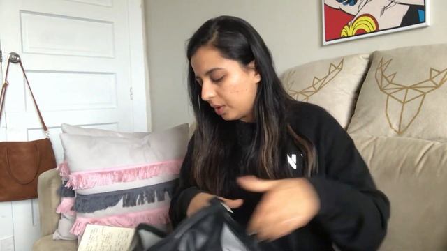 REALISTIC WHAT'S IN MY GYM BAG | GYM ESSENTIALS смотреть онлайн