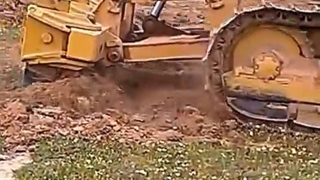Bulldozer FIAT pasando ripper en pizarral. Parte 1 смотреть онлайн
