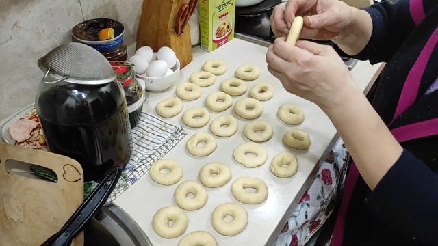 Приготовление пончиков часть 2