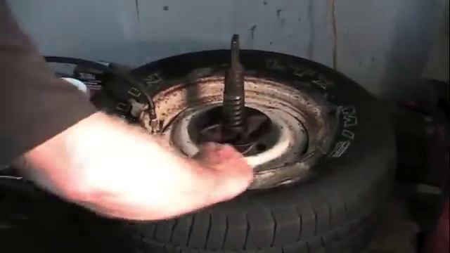 How to bead up a stubborn tire смотреть онлайн