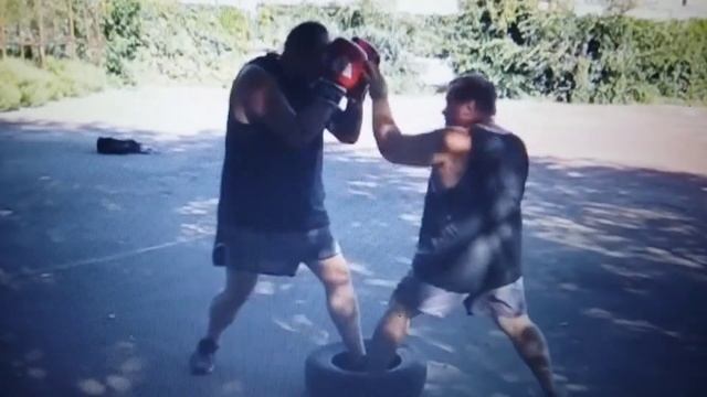 Упражнение на защиту в Боксе☝👆✊ #бокс #бокстренировки #боксерскийклуб #таганрог #дядяколя смотреть онлайн