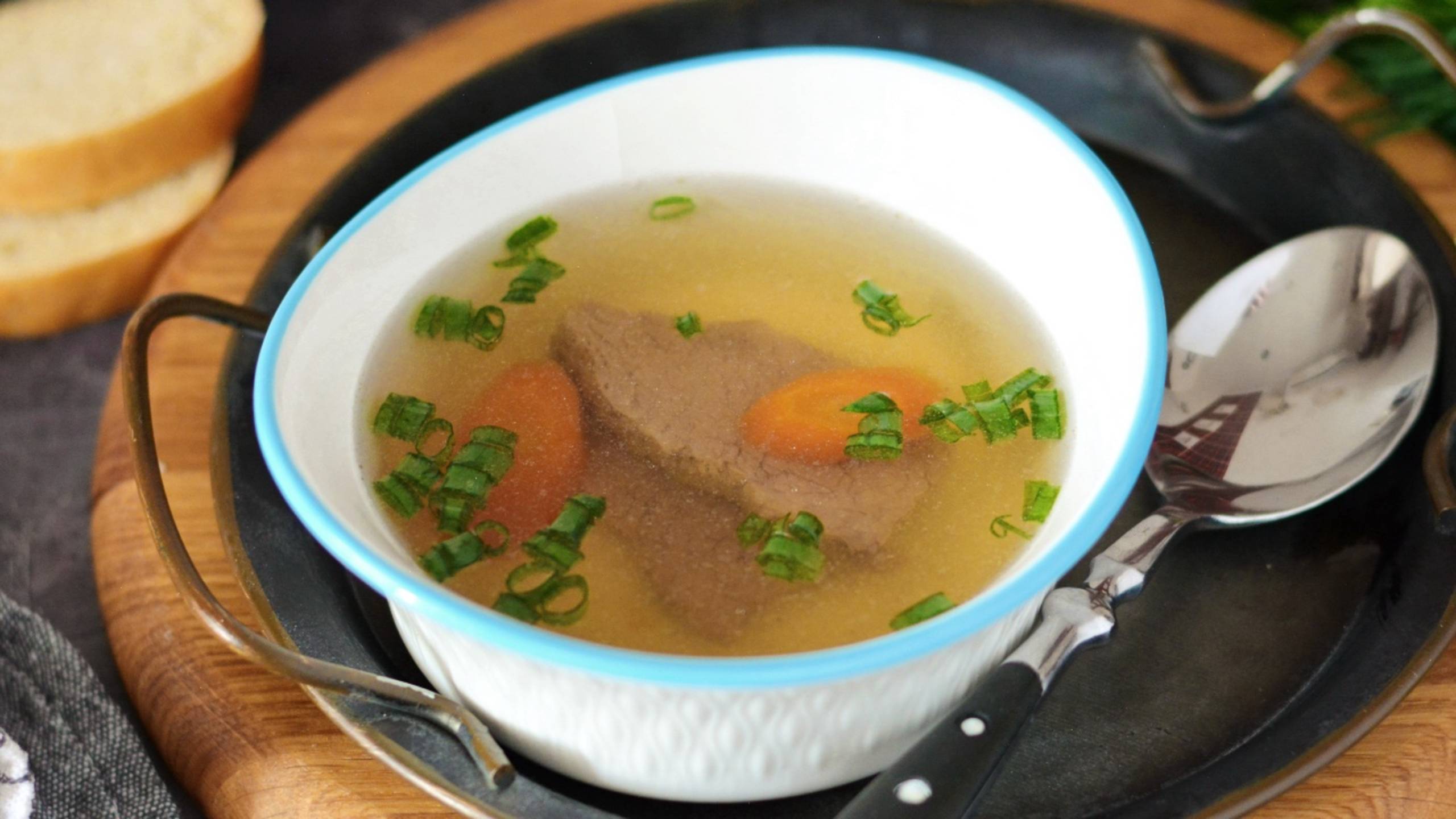 Лёгкий говяжий бульон из мякоти за 1 час! Идеально для первого и второго блюда 🍲 смотреть онлайн