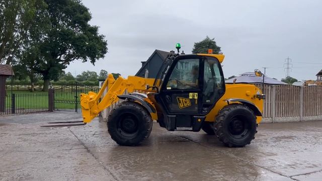 JCB 531-70 4WD TELEHANDLER *YEAR 2011, 5682 HOURS* C/W PALLET TINES смотреть онлайн
