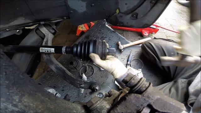 Audi A4 CV Boot Replacement смотреть онлайн