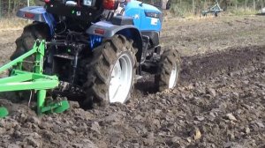 Solis 26 в паре с плугом 3x20 Работа в поле