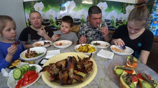 пасхальный мукбанг смотреть онлайн