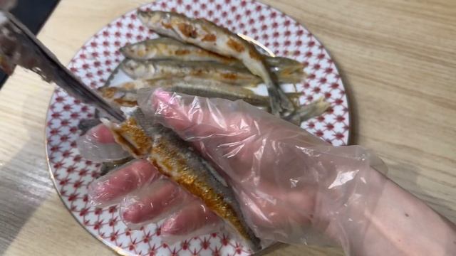 Корюшка. Без лишней возни. Легко жарить, легко чистить.