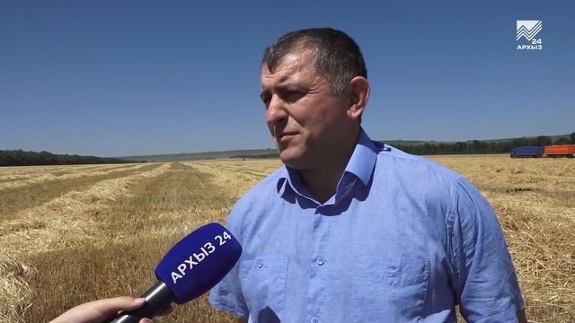 Уборка ячменя идет в Прикубанском районе Карачаево-Черкесии смотреть онлайн