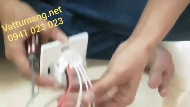 Hướng dẫn lắp đặt công tắc cảm ứng Wifi điều khiển 3 bóng đèn qua Smartphone. Liên hệ 0941 023 023 смотреть онлайн