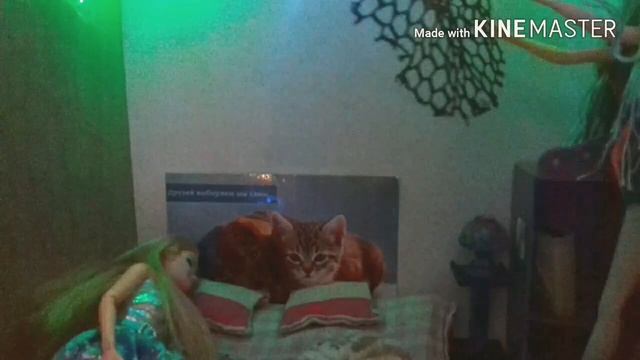 Ты съела  мой пончик!!!!😠😠😠