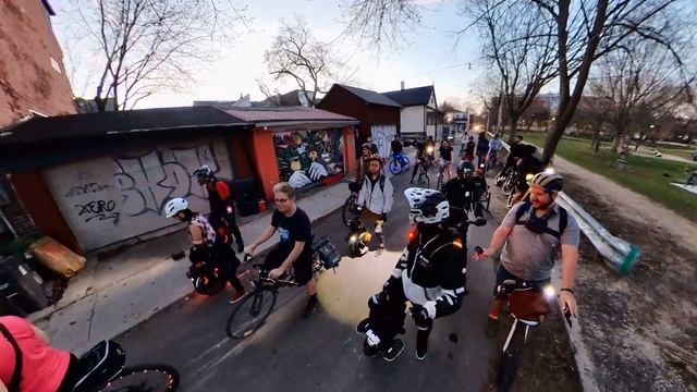 Toronto Neon Riders - 2023 Season Opening Ride (4K) смотреть онлайн