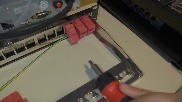 How to remove a keystone jack from a patch panel смотреть онлайн