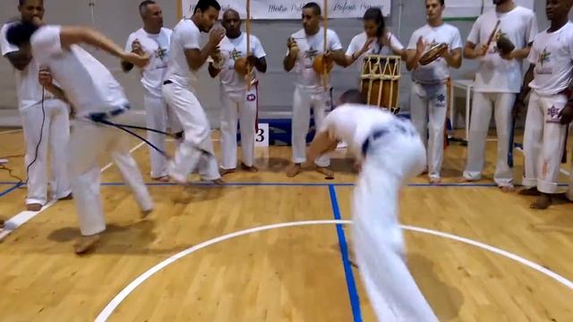 Troca de cordas Gingado Capoeira, graduados смотреть онлайн