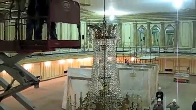 Raising of the Crystal Chandeliers in the Grand Ballroom of the Palmer House смотреть онлайн