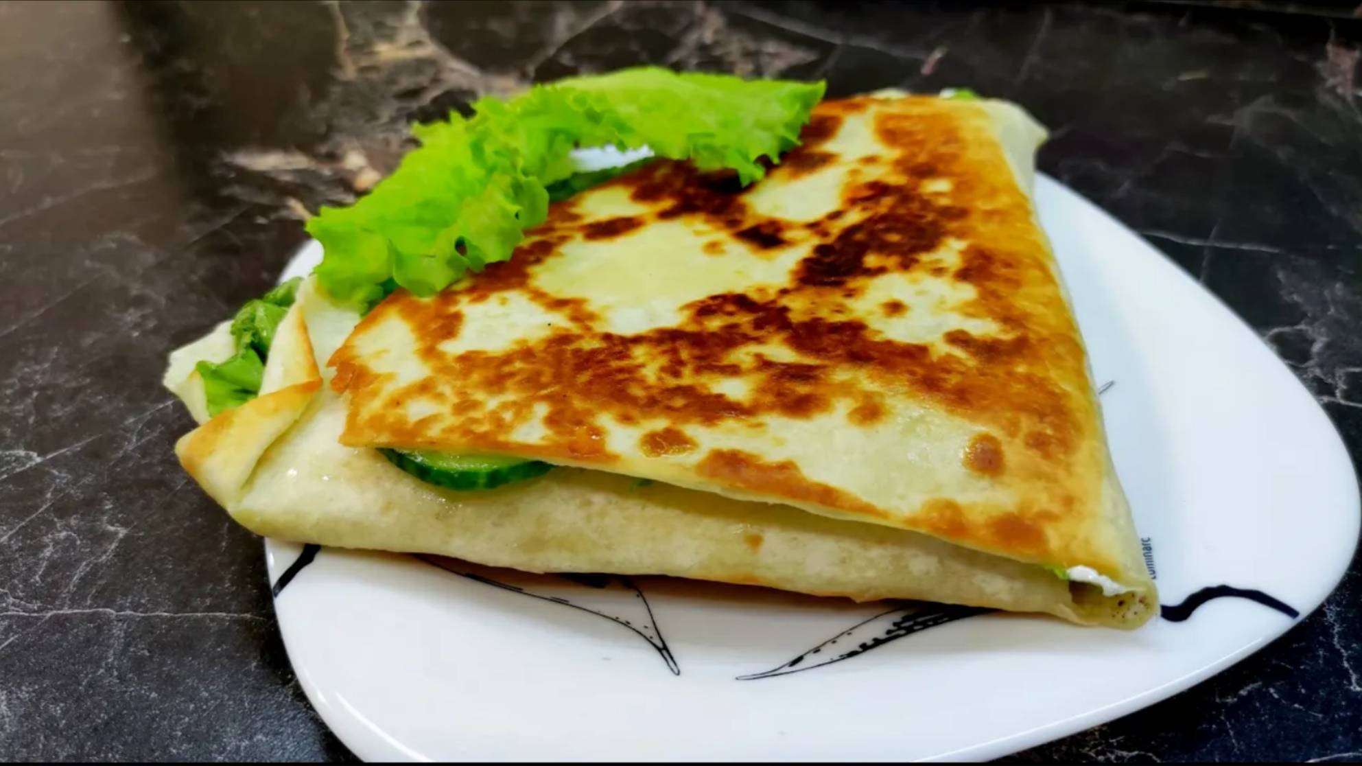 Треугольники из лаваша на завтрак. Лаваш с начинкой. Рецепт завтрака за 10 минут. смотреть онлайн