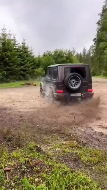 Mercedes G63 drift in MUD 😨 смотреть онлайн