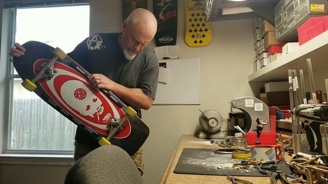 Skate lab, dialing in my Bear 10" polar bear trucks for round two. смотреть онлайн