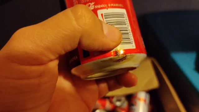 NO las guarden LLENAS! |Latas COCA COLA AVENGERS смотреть онлайн