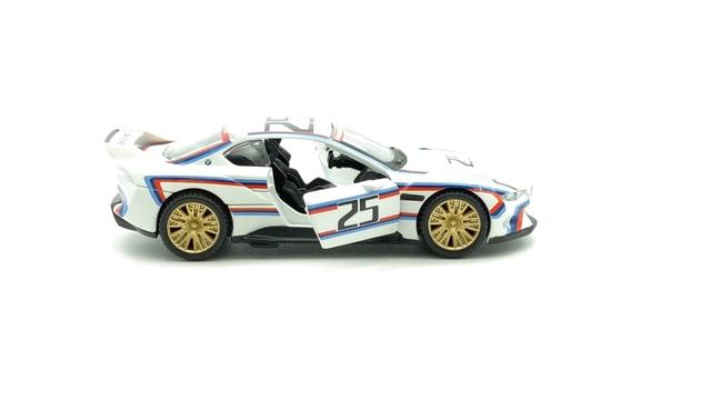 BMW 3.0 Hommage CSL 1/44 (MAISTO) смотреть онлайн
