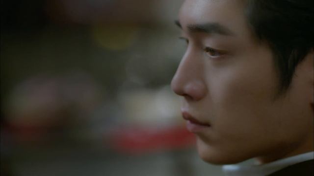 Робот начал испитывать чувcтва к человеку  [ The Machine ]