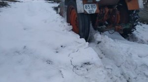 Трактор Т-25 по снегу застряли