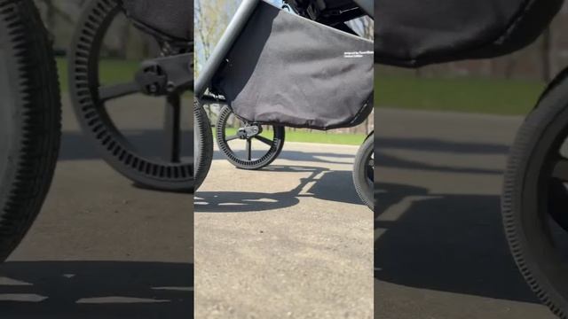 Коляска Sweet Baby Lux Elegante S на прогулке смотреть онлайн