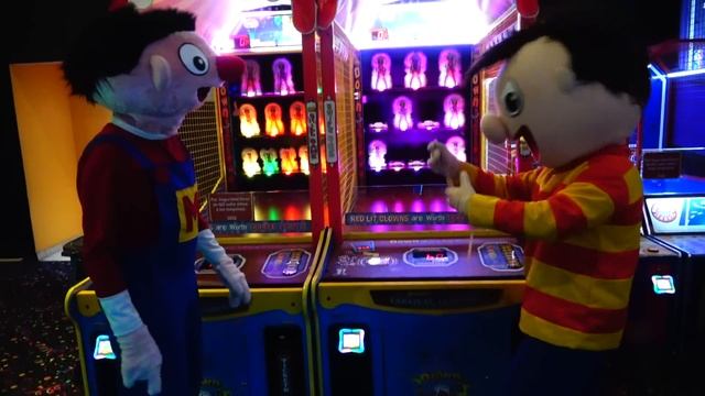 Beto Se Porta Muy Mal En Los Videojuegos - Bely Y Beto